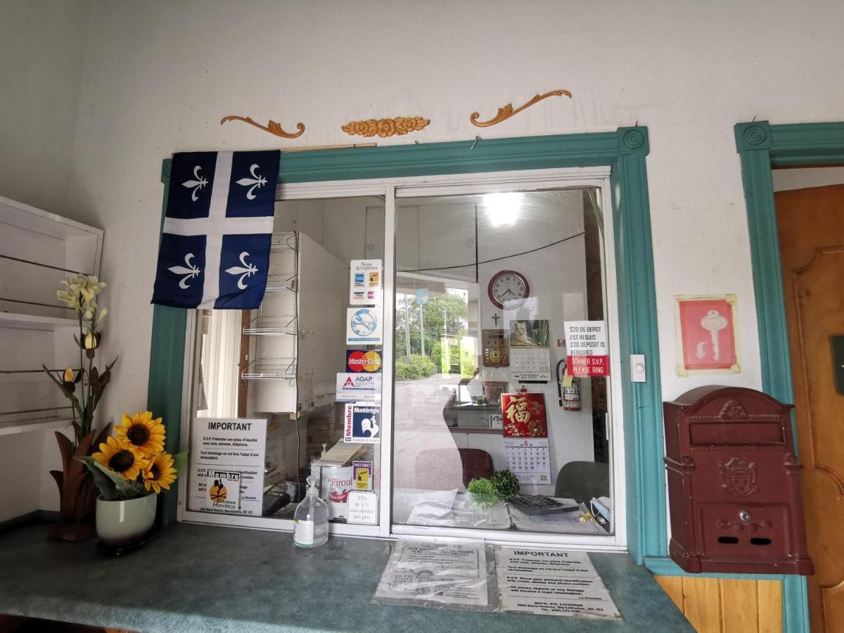 Motel Sainte Catherine Екстер'єр фото